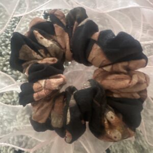 Black & peach scrunchie