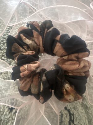 Black & peach scrunchie